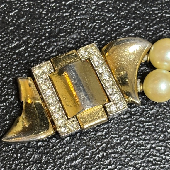 Vintage RICHELIEU Faux Pearl Double Strand and Gold Tone Bracelet - Picture 7 of 9